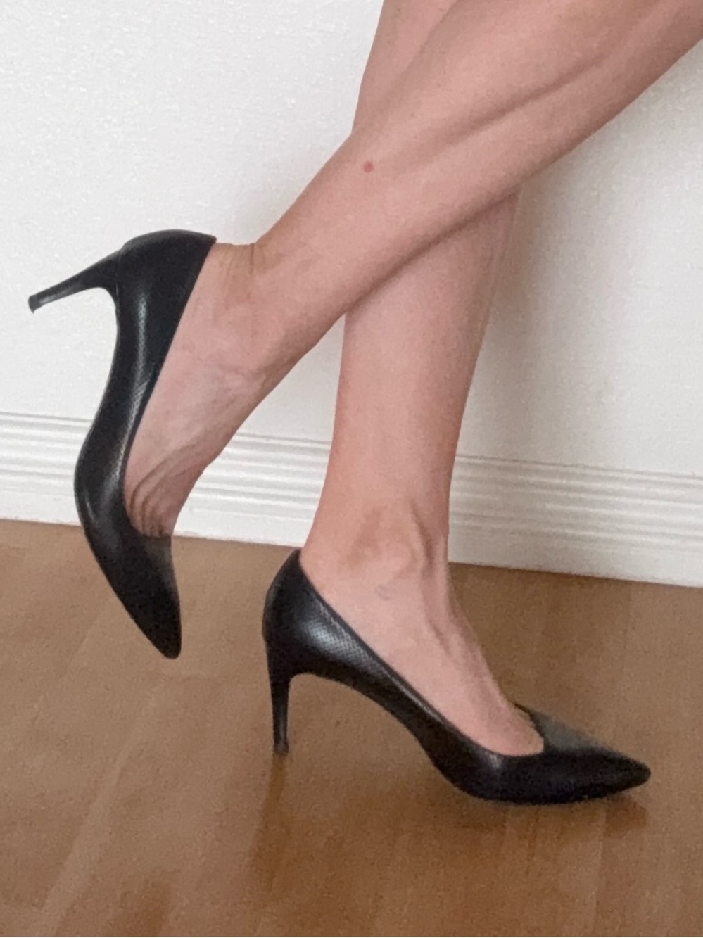 Giorgio Armani Black Pointed Toe Leather Pumps Heels 38.5 $950
